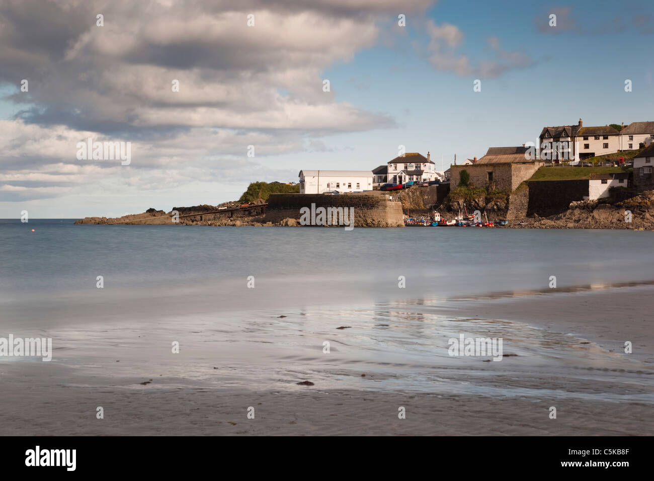 Coverack; Hafen und Slip Weg; Cornwall Stockfoto
