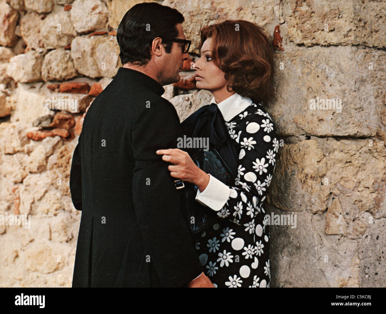 la-moglie-del-prete-des-priesters-frau-jahr-1970-italien-sophia-loren