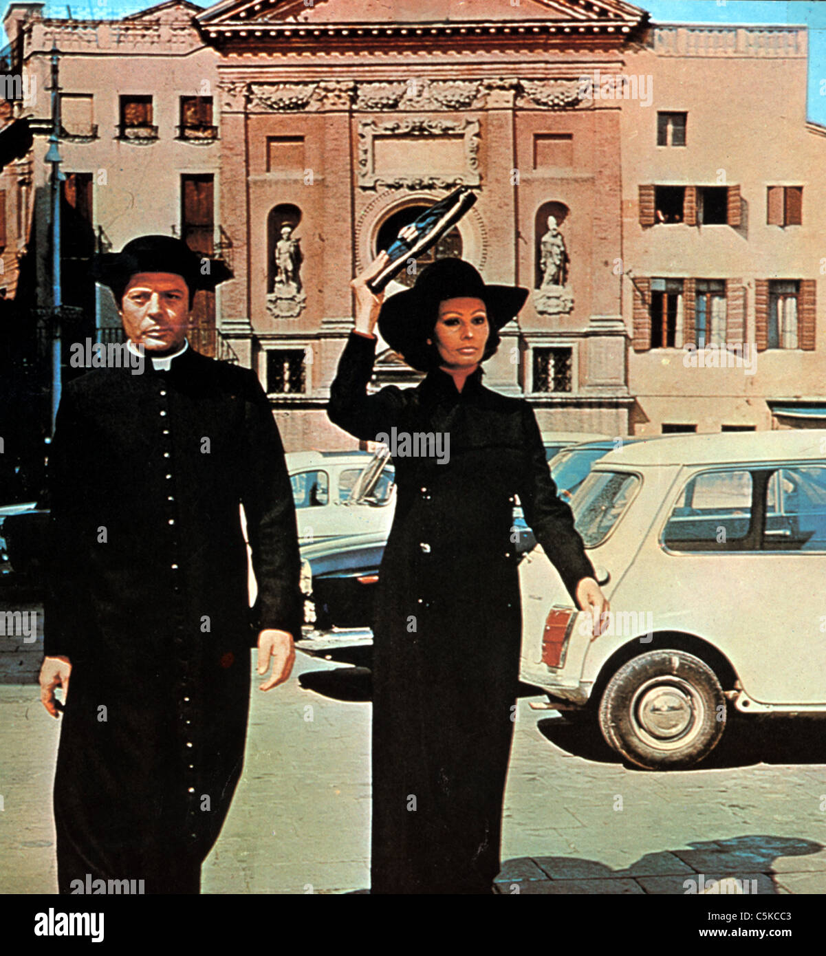 la-moglie-del-prete-des-priesters-frau-jahr-1970-italien-sophia-loren