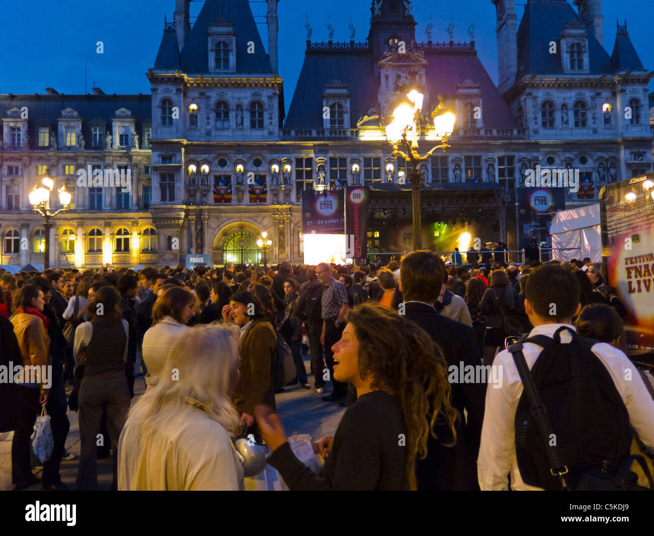 Paris, Frankreich, Freiluftkonzert im Rathaus, jährliche öffentliche Veranstaltung, lebhafte Pariser Straßenszene in Paris Plages Stockfoto