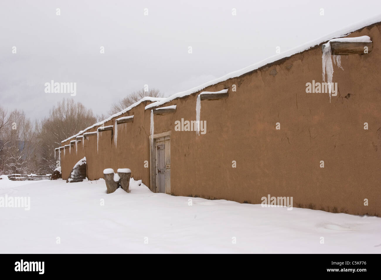 Martinez Hacienda im Winterschnee Stockfoto