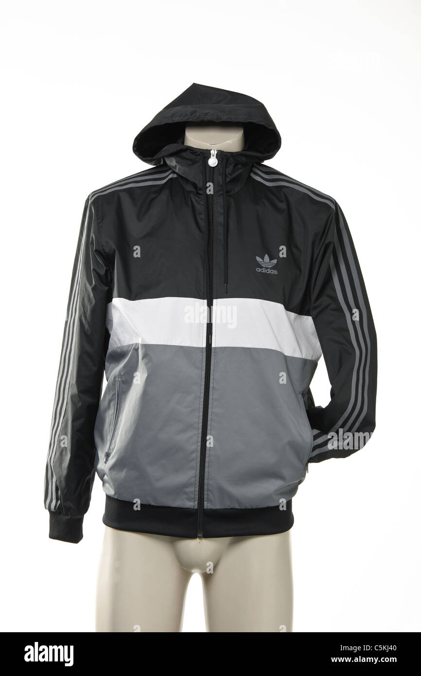 Adidas Paris Bereich Sportbekleidung Herren Windbreaker Jacke durchgehender  Reißverschluss mit Kapuze aus Nylon. Mit Dreiblatt-Logo Stockfotografie -  Alamy