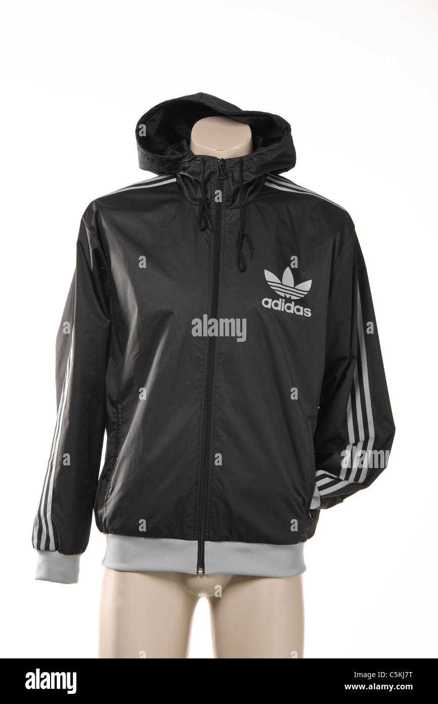 Adidas Sportswear Herren Windbreaker Jacke durchgehender Reißverschluss mit  Kapuze aus Nylon. Mit Dreiblatt-Logo Stockfotografie - Alamy