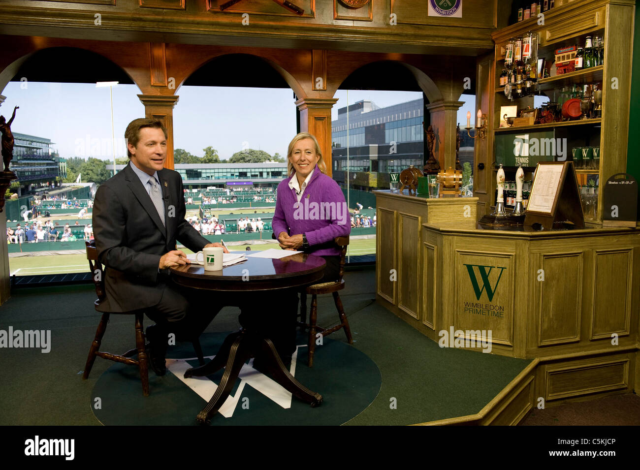 Bill Macatee und Martina Navratilova präsentieren den Tennis Channel Berichterstattung über das Geschäftsjahr 2009 Wimbledon Championships Stockfoto