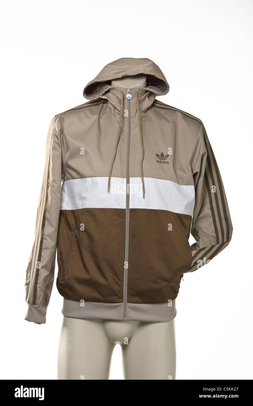 Adidas Paris Bereich Herren Windjacke Sportswear Kapuzenpullover hooded Nylon Jacke durchgehender Reißverschluss mit Kapuze. Stockfoto