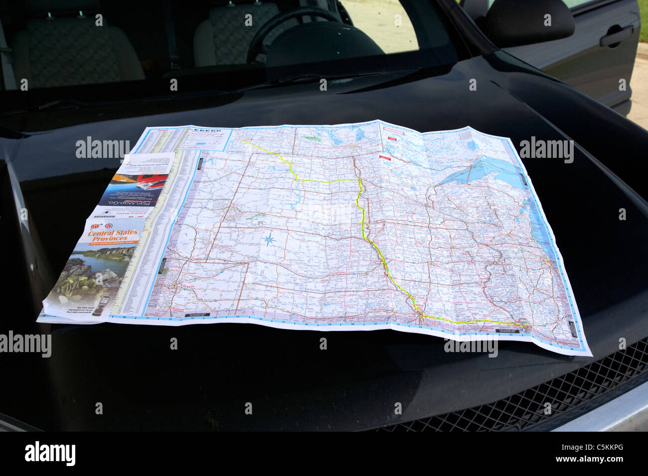 Karte der Staaten im mittleren Westen der Usa mit Route geplant in Textmarker auf der Motorhaube Stockfoto
