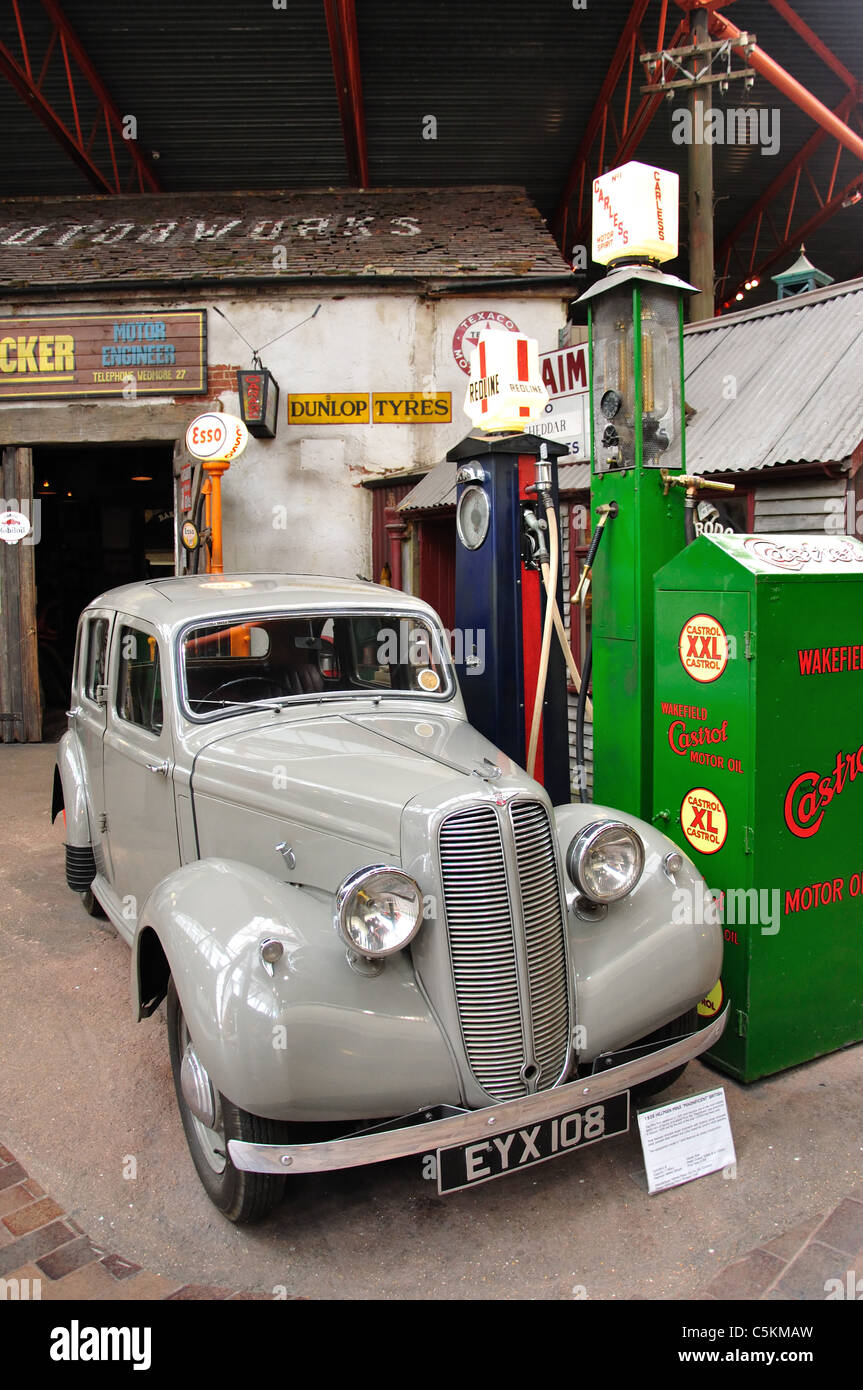 1938 arbeitet Hillman Minx auf Motor, Garage, das National Motor Museum Beaulieu, New Forest, Hampshire, England, Vereinigtes Königreich Stockfoto
