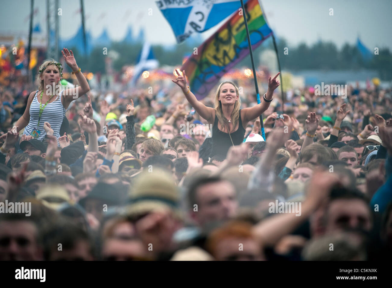 Teenager Musikfans beim Musikfestival. Stockfoto