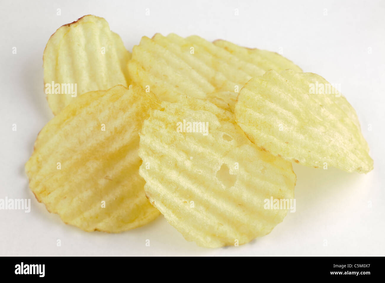 Haufen von Crinkle-Meer Salz-Chips Stockfoto