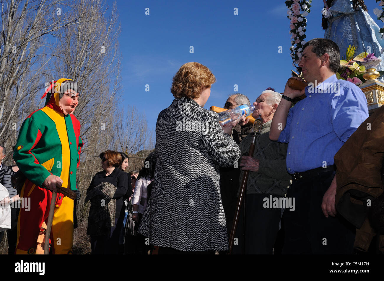 Prozession - Karneval "Botarga - Motley LA CANDELARIA" in RETIENDAS. Guadalajara. Kastilien-La Mancha.SPAIN Stockfoto