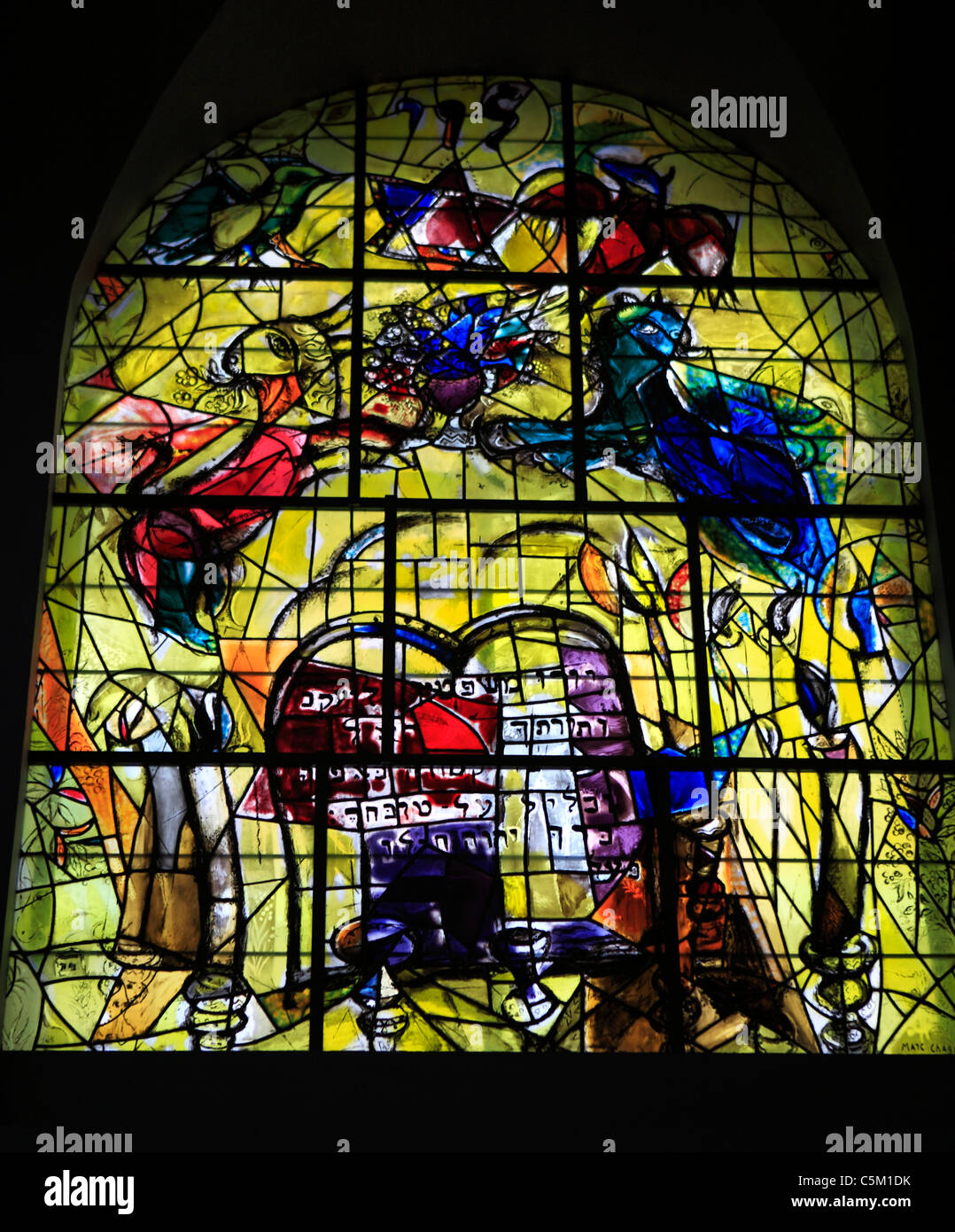 Synagoge von Hadassa medical Center, Glasmalereien von M. Chagall (1962 – 1963), Jerusalem, Israel Stockfoto