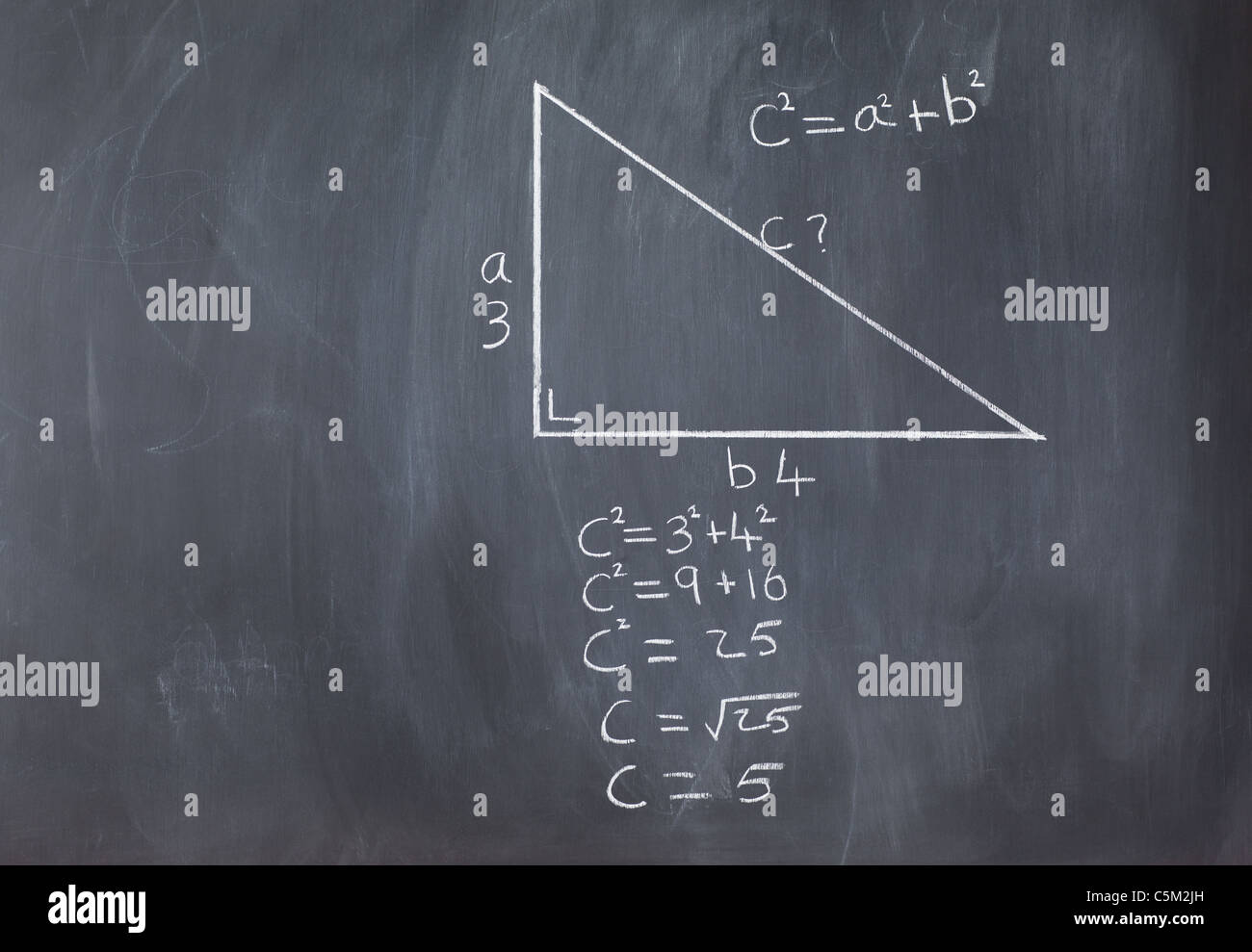 Rechtwinkligen Dreiecks mit Pythagoras-Formel und Berechnungen Stockfoto