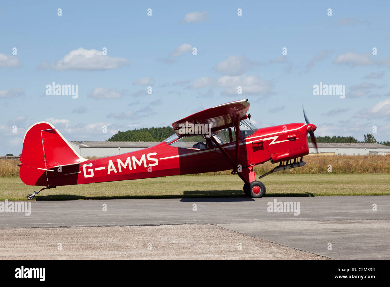 Auster-J - 5K Aiglet Trainer, Reg G-AMMS, bei Breighton Stockfoto