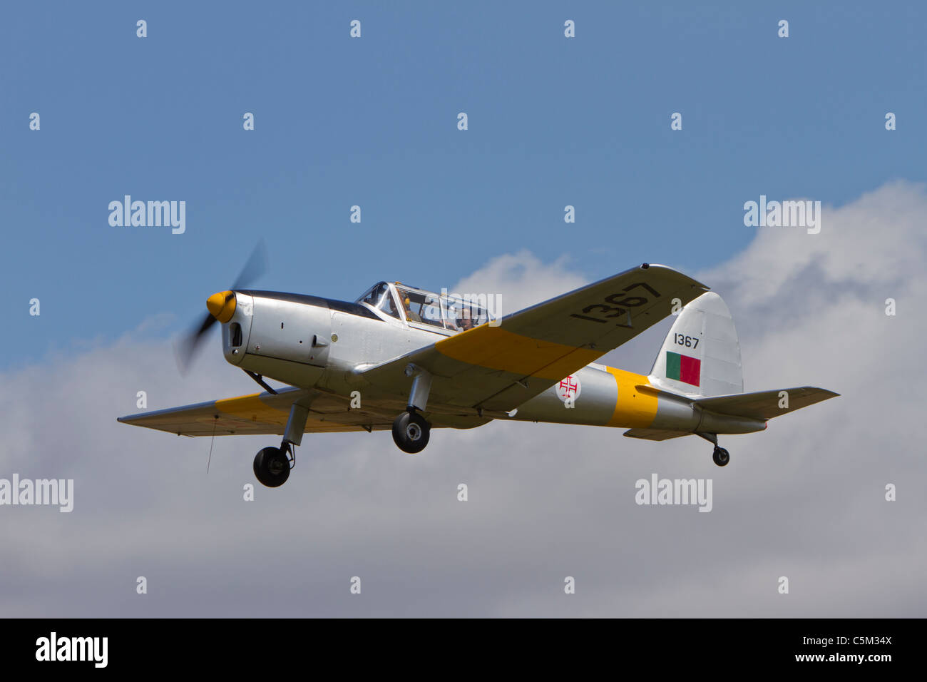 DHC-1 Chipmunk Mk22 Reg G-UANO, am Breighton. Portugiesische Luftwaffe Abzeichen Stockfoto