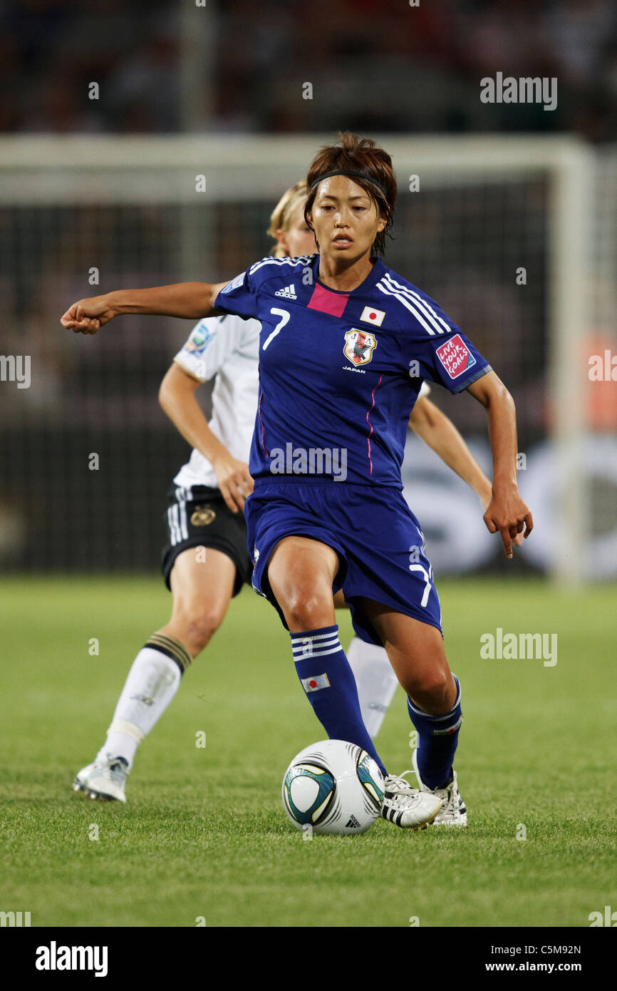 Kozue Ando von Japan in Aktion während einer 2011 Frauen WM Viertelfinale Fußballspiel gegen Deutschland 9. Juli 2011. Stockfoto