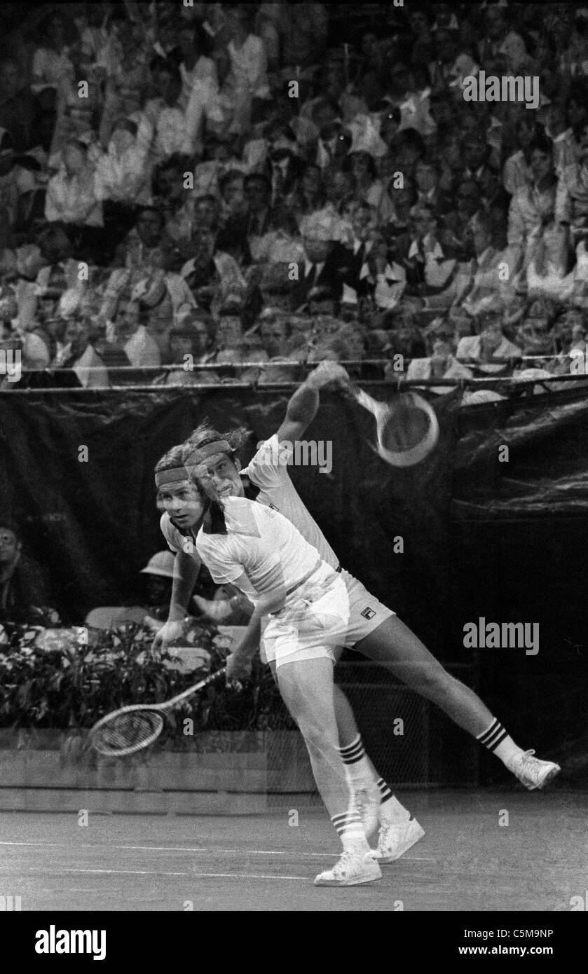 John McEnroe (USA) im Wettbewerb um die 1977 US Open Tennis Championships, Westseite Tennisclub, Forest Hills Stockfoto