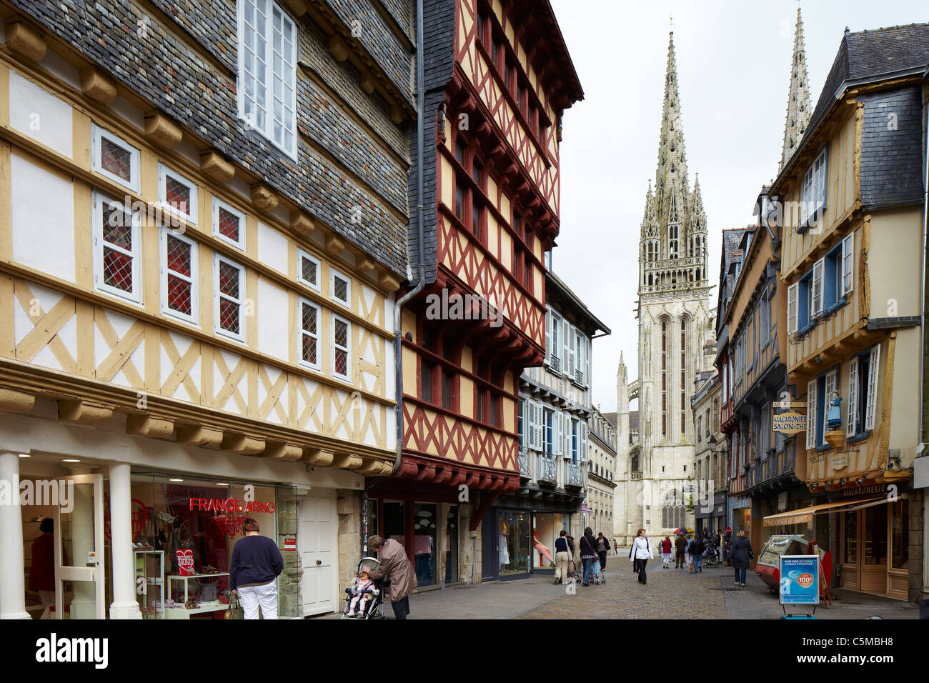 Altstadt von Quimper, Bretagne Stockfotografie Alamy