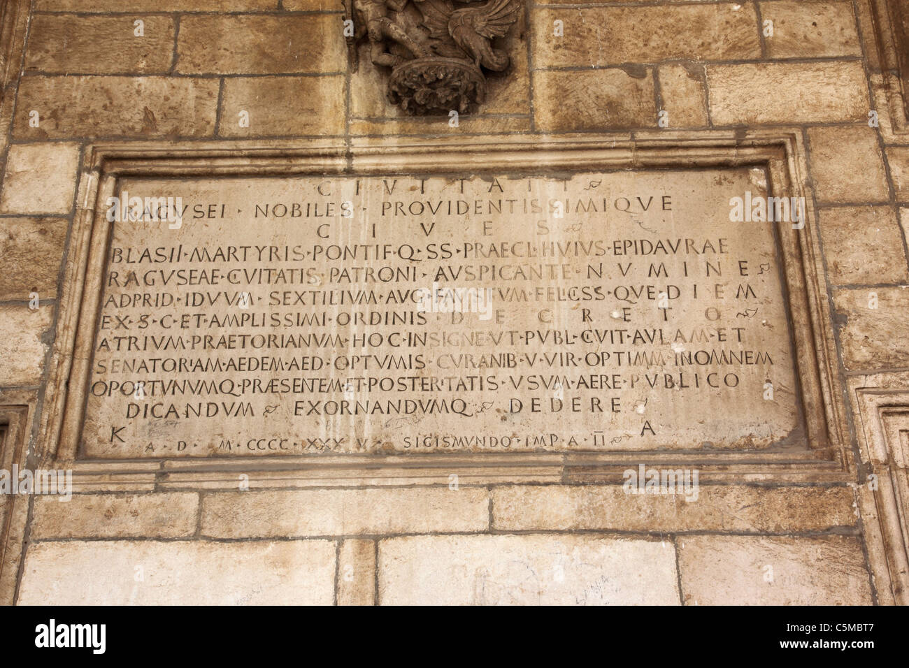 Lateinische Inschrift, Fürstenpalast, Dubrovnik. Stockfoto