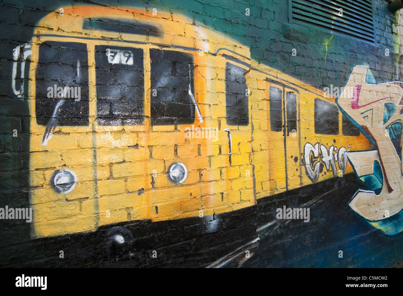 U-Bahn-Zug-Graffiti in Berlin, Deutschland Stockfoto