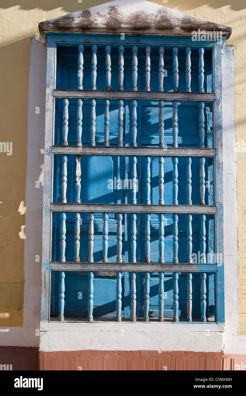 Kuba, Trinidad. Fenster, Fensterläden, hölzernen Spindeln (Barrotes) Stockfoto