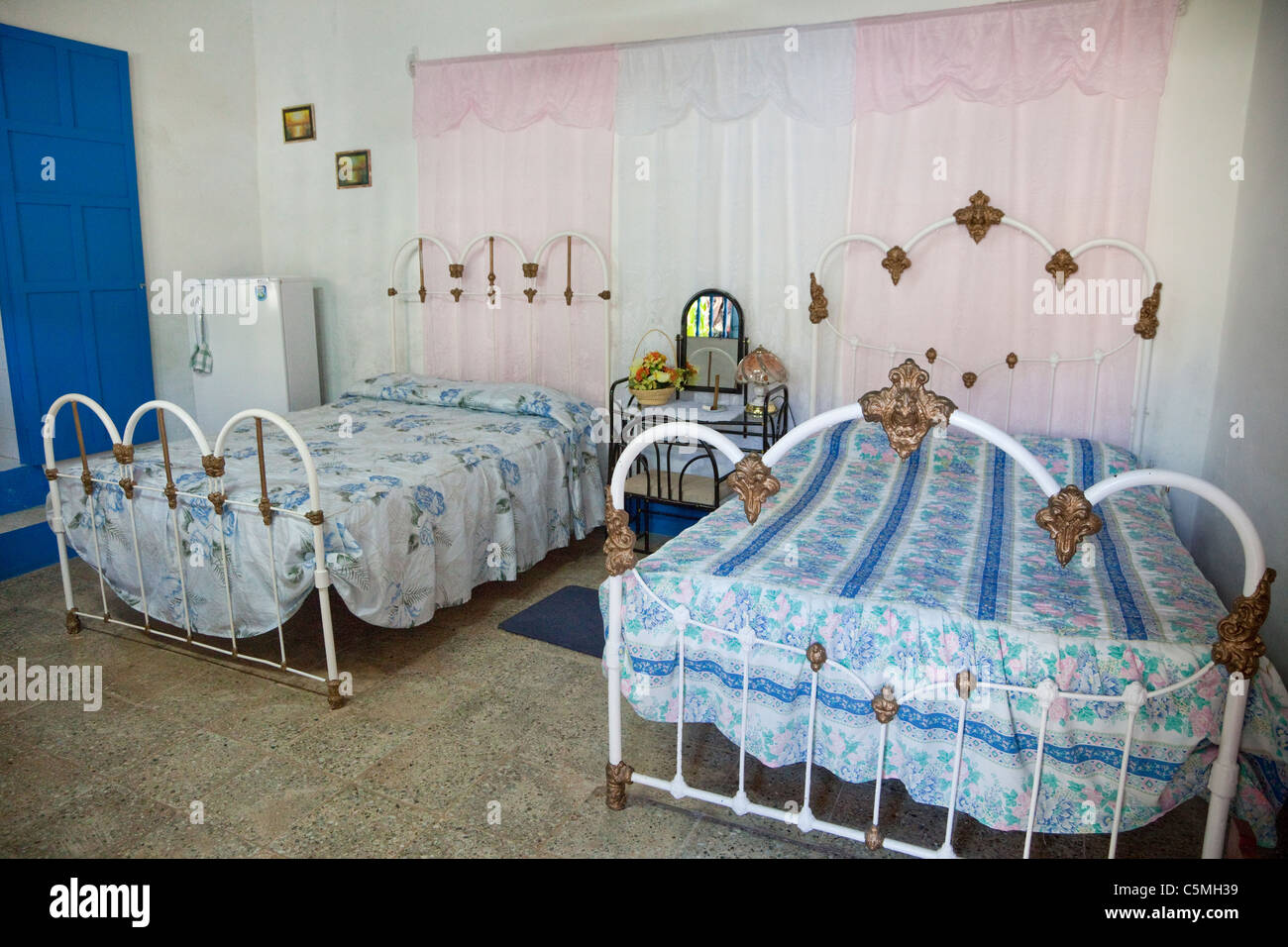 Kuba, Trinidad. Schlafzimmer in einem Privathaus. Stockfoto