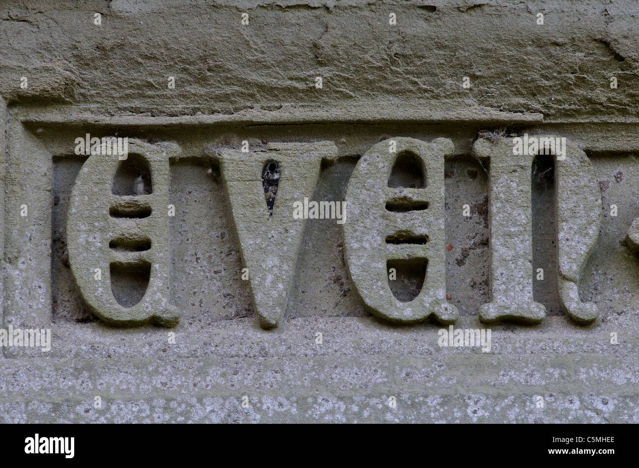 Das Wort selbst, Detail des St. Leonard Kirche außen, Charlecote, Warwickshire, England, UK Stockfoto