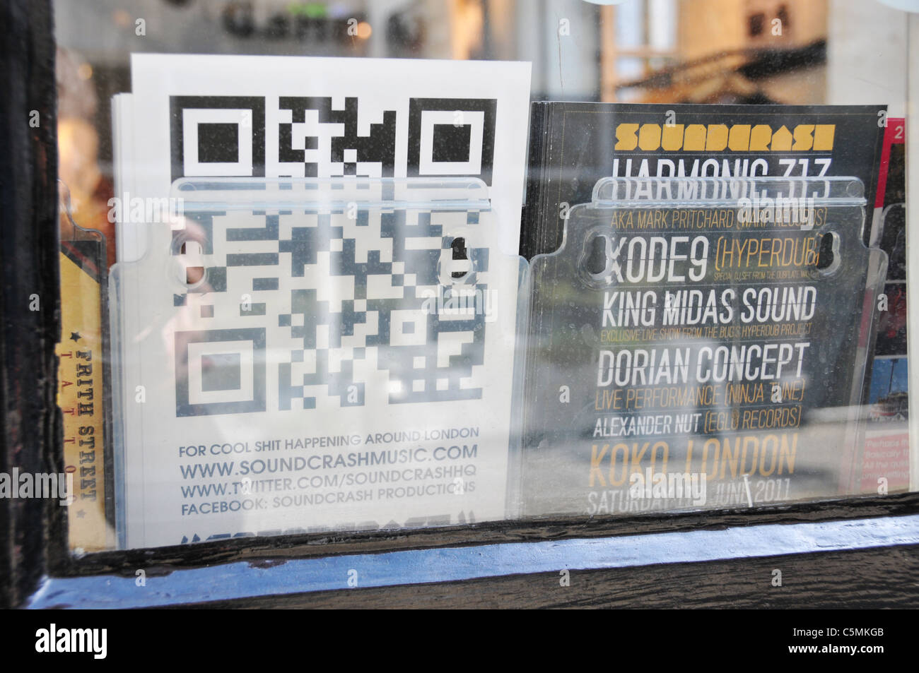 QR-Code-Anzeige-Webseite link marketing Stockfoto