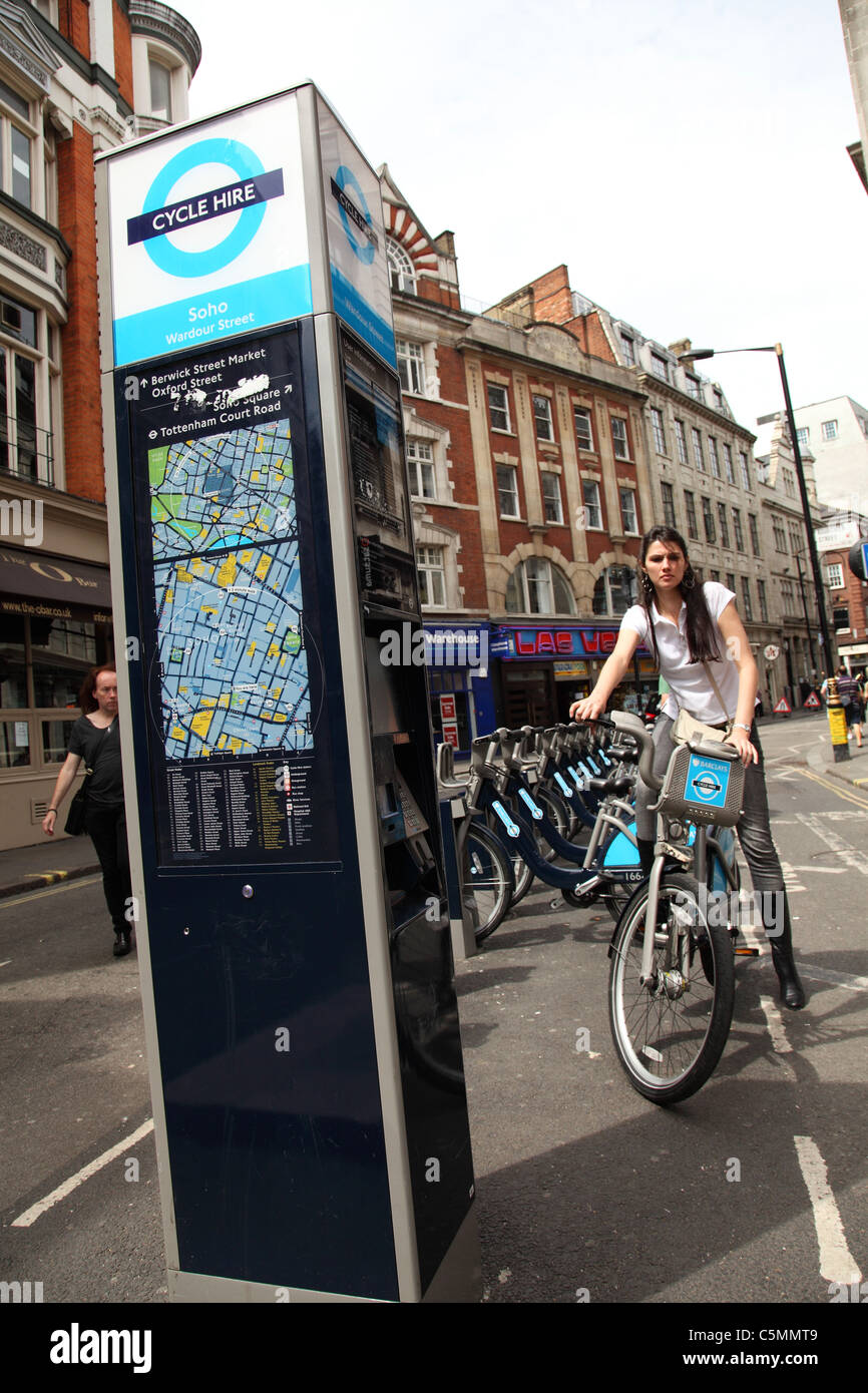Transport für London (TFL) & Barclays Cycle hire, Wardour Street, Soho, London, England, U.K Stockfoto