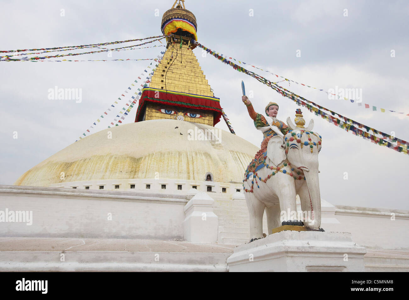 Die Augen des Buddha blicken aus der Boudhanath Stupa, Bodhnath (Boudha), Kathmandu-Tal, Nepal, Asien. Stockfoto