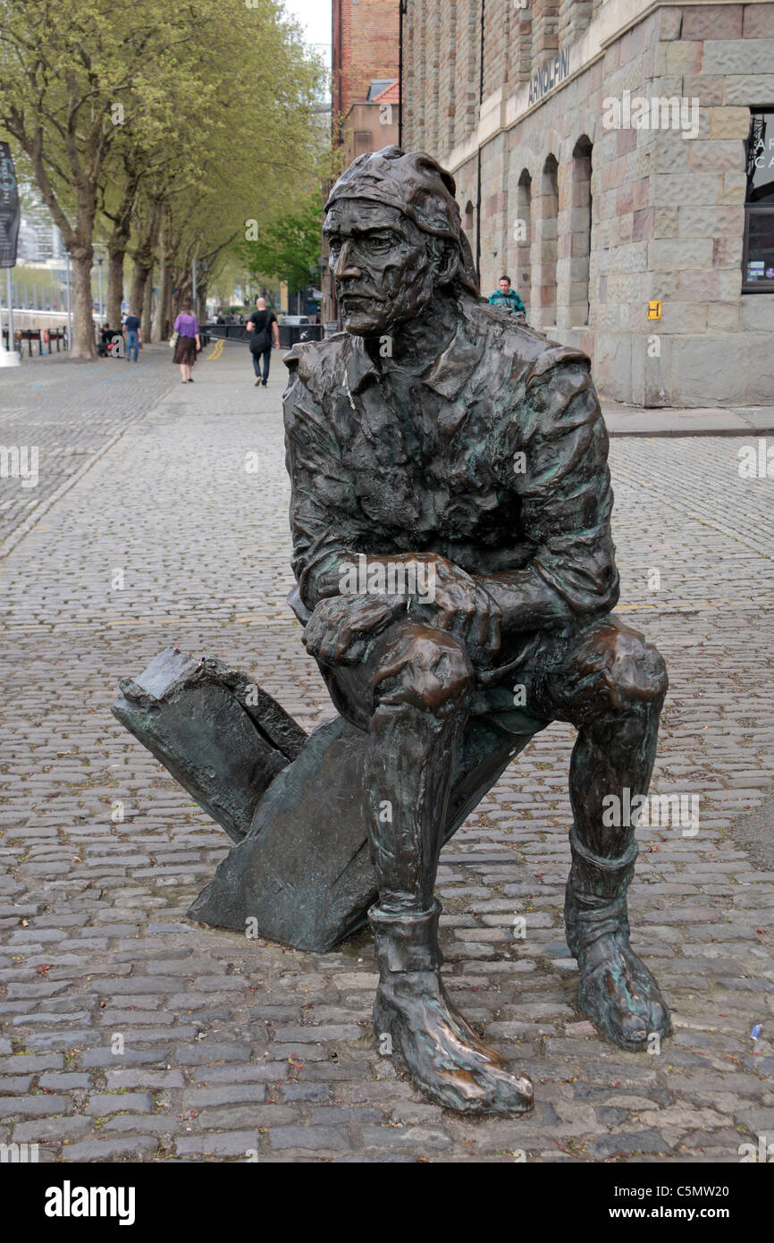 Eine Bronzestatue von John Cabot von Stephen Joyce neben Bush House auf schmalen Kai, Bristol, England. Stockfoto