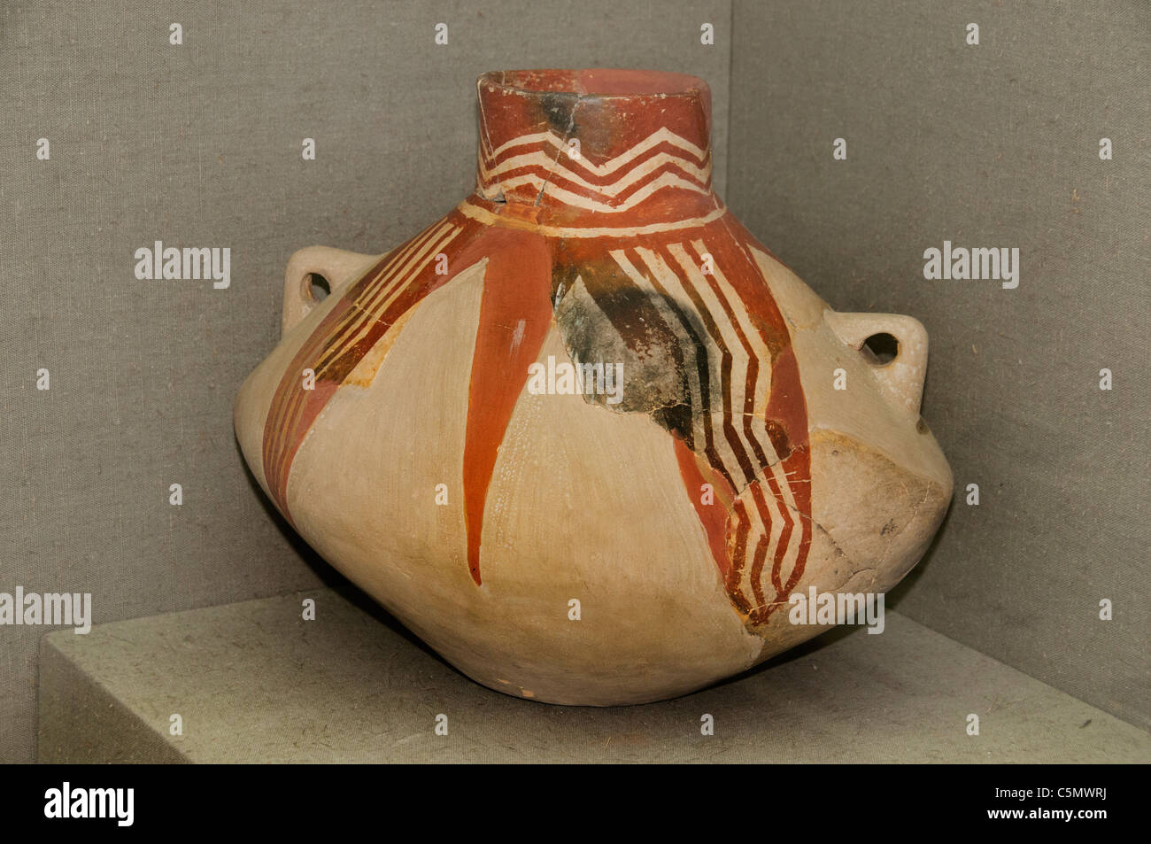 ZWEI behandelt gemalt POT Baked Ton frühen Chalkolithikum, zweite Hälfte des 6. Jahrtausends v. Chr. Hacilar/Burdur Türkei Stockfoto