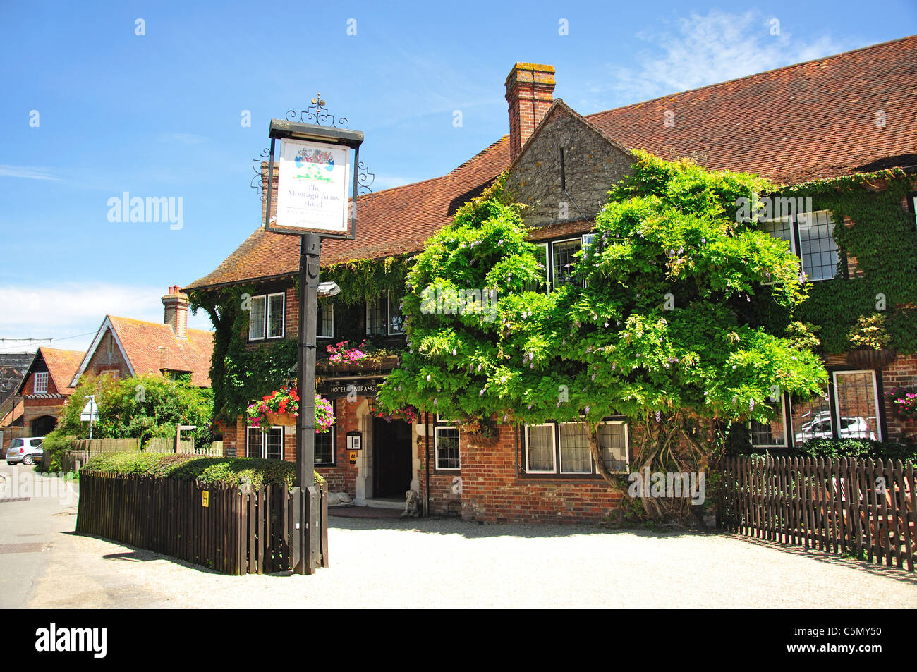 Die Montagu Arms Hotel, Palace Lane, Beaulieu, Hampshire, England, Vereinigtes Königreich Stockfoto