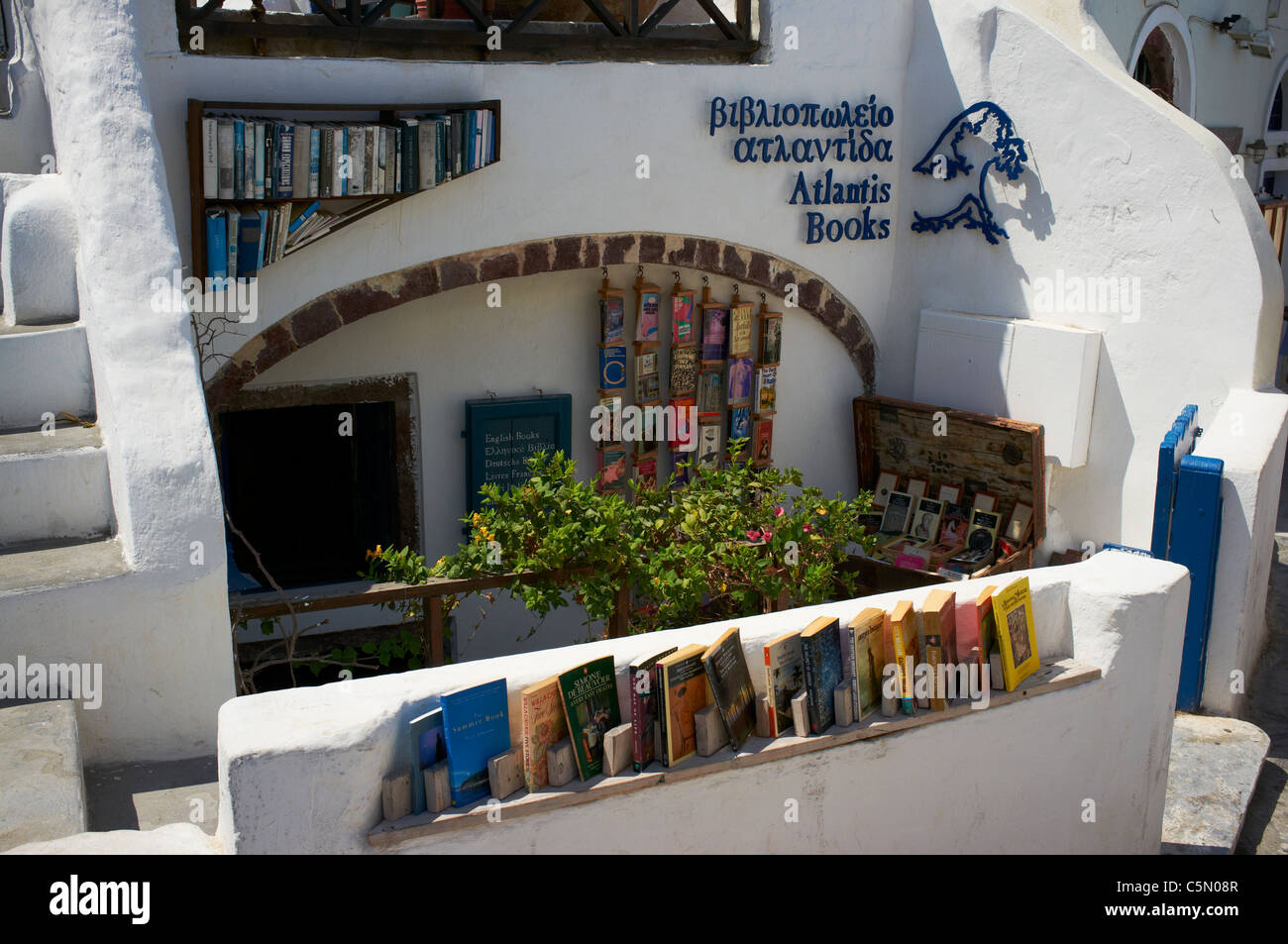 Atlantis-Buch-Shop im Dorf Oia Santorini Griechenland Stockfoto