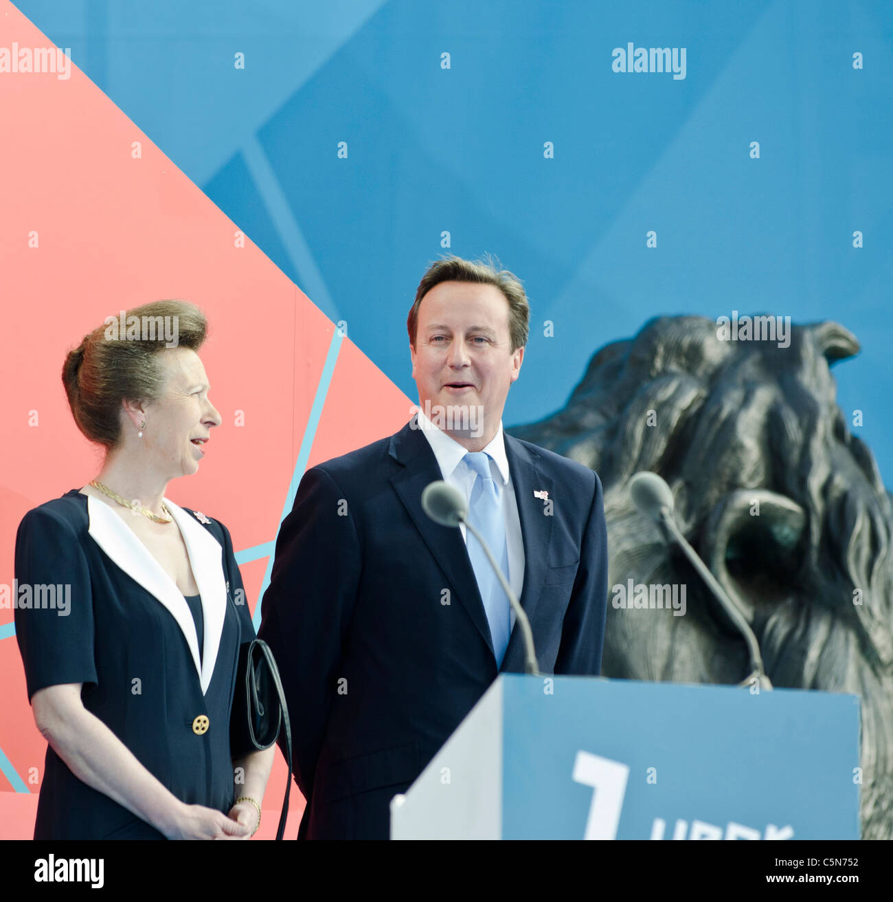 Princess Royal (Prinzessin Anne), David Cameron britische Premierminister "1 Jahr vor" London 2012 Olympics Trafalgar Square Stockfoto