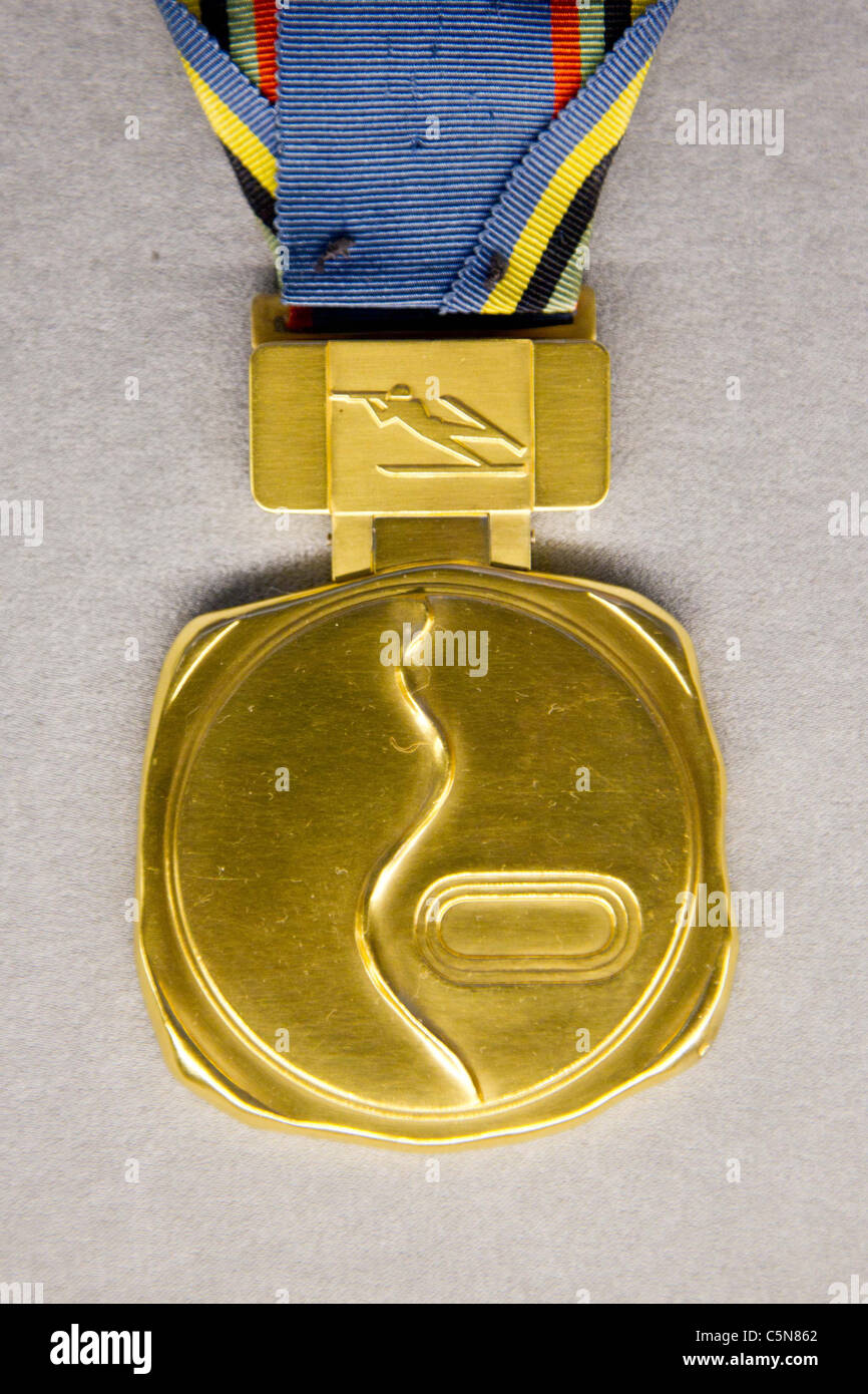 Goldmedaille für Sapporo Olympischen Winterspiele: Geschichte der Olympischen Spiele in Japan. in Japan Mint in Osaka. Stockfoto