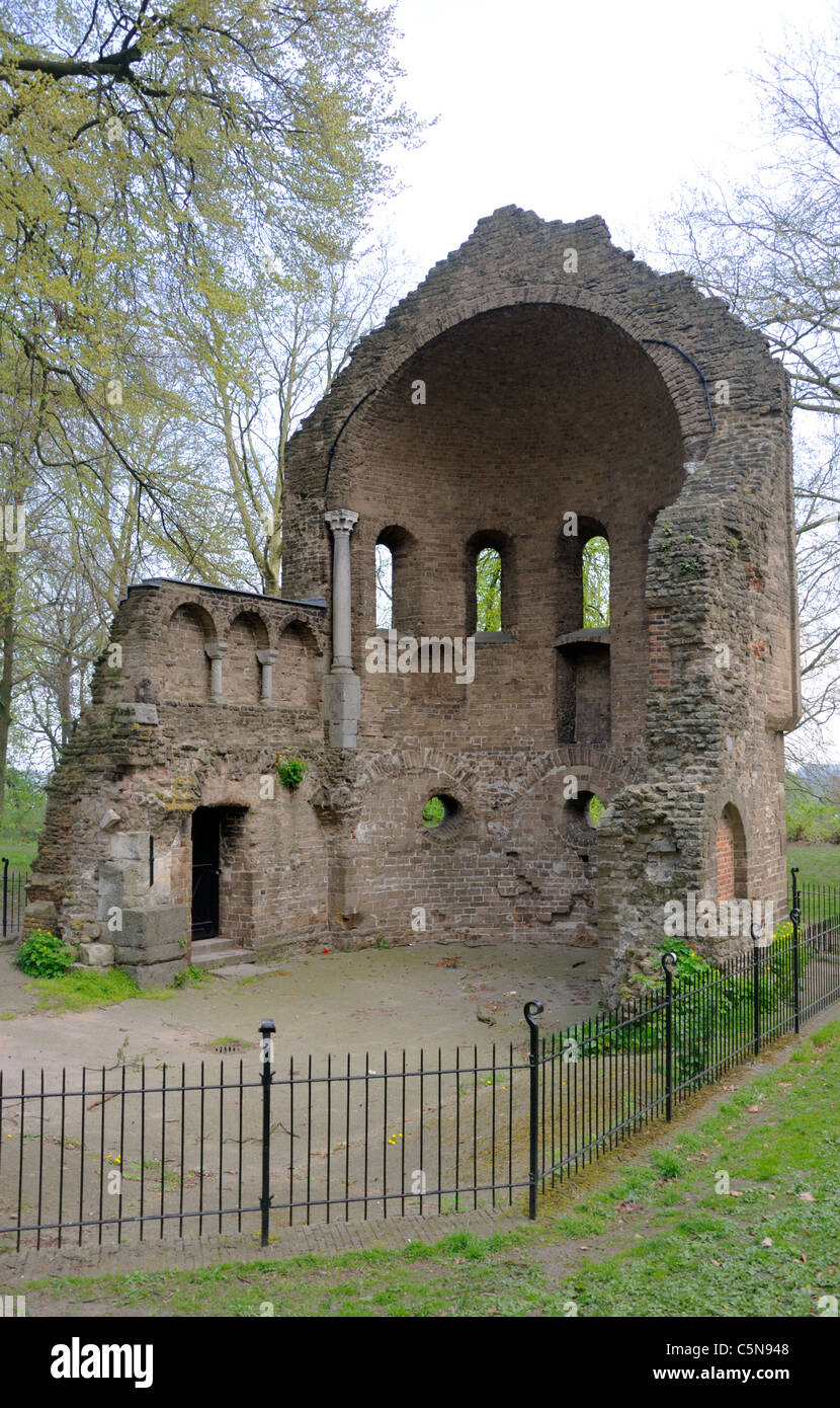 Nijmegen, Niederlande. Überreste der "Barbarossa-Kapelle" in Valkhof park Stockfoto