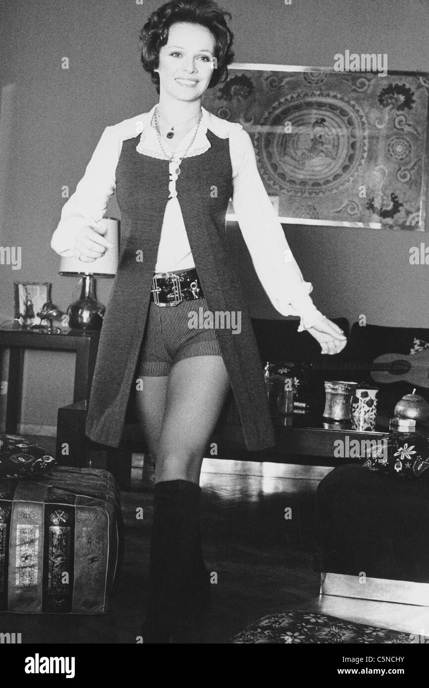 Laura antonelli Fotos und Bildmaterial in hoher Auflösung Alamy