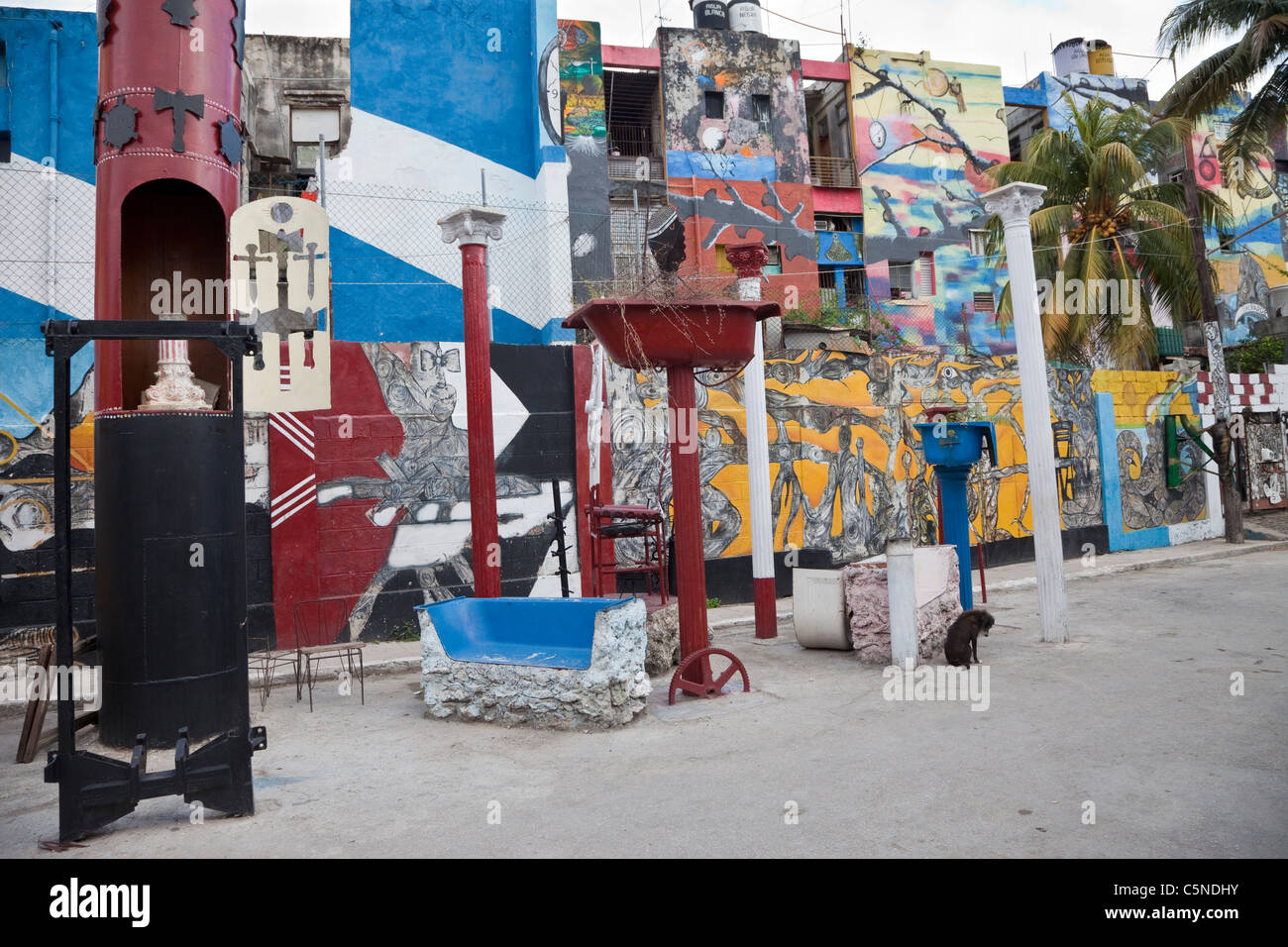 Kuba, Havanna. Callejon de Hamel Kunstwerke und Skulpturen, Havannas. Stockfoto