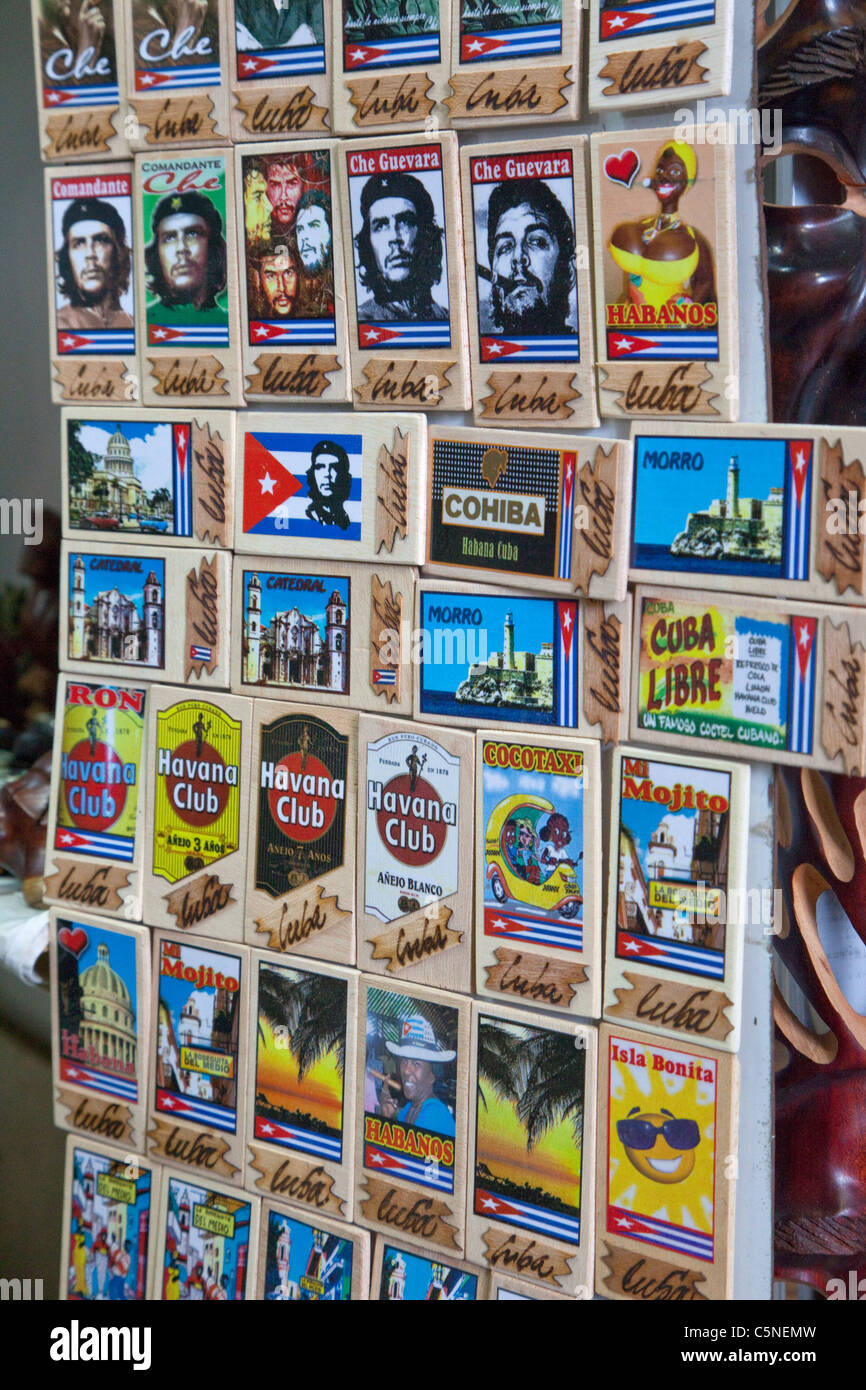 Kuba, Havanna. Souvenir-Plaques, Che Guevara, kubanischer Rum. Stockfoto