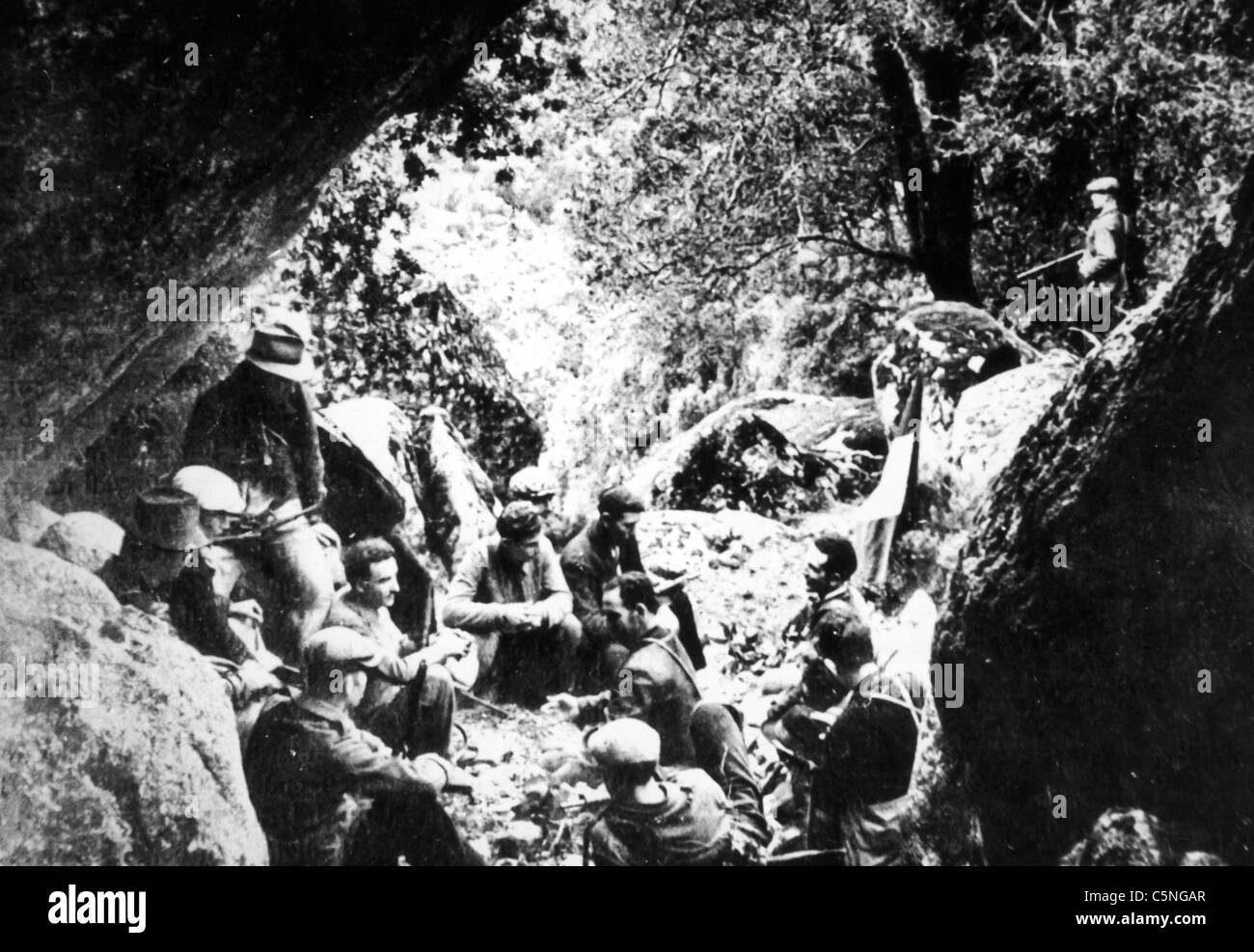 Partisanen versammelten sich in den Bergen des Piemont, 1943 Stockfoto