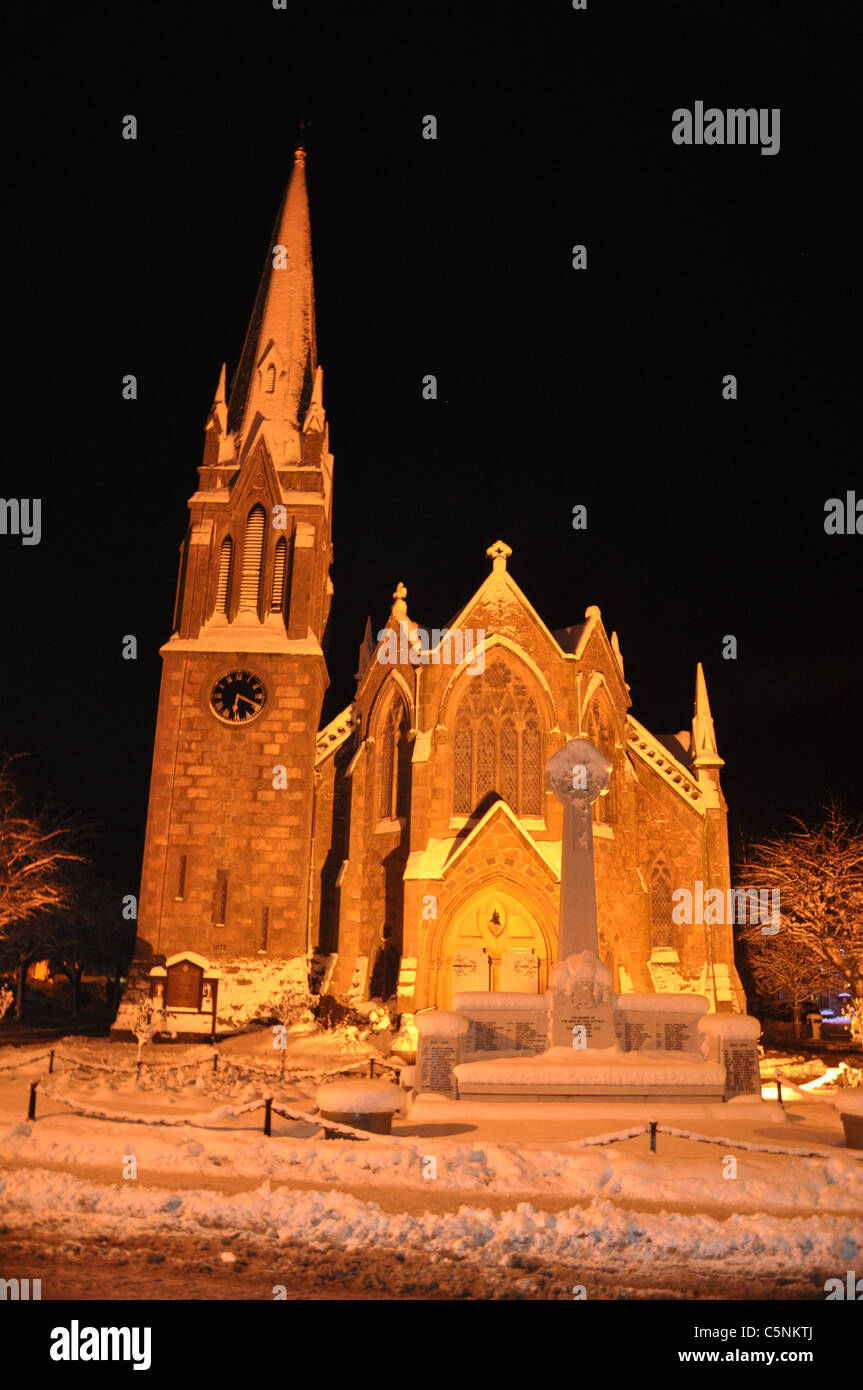 Dorfleben nach Schneesturm, Ballater, Royal Deeside, Schottland. Stockfoto