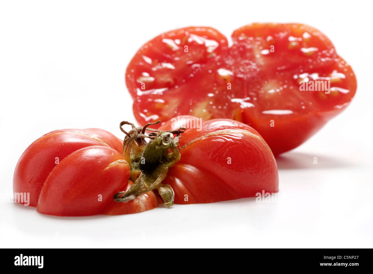 Tomatensorten: Reisetomate Zorn, zwei Hälften Stockfoto