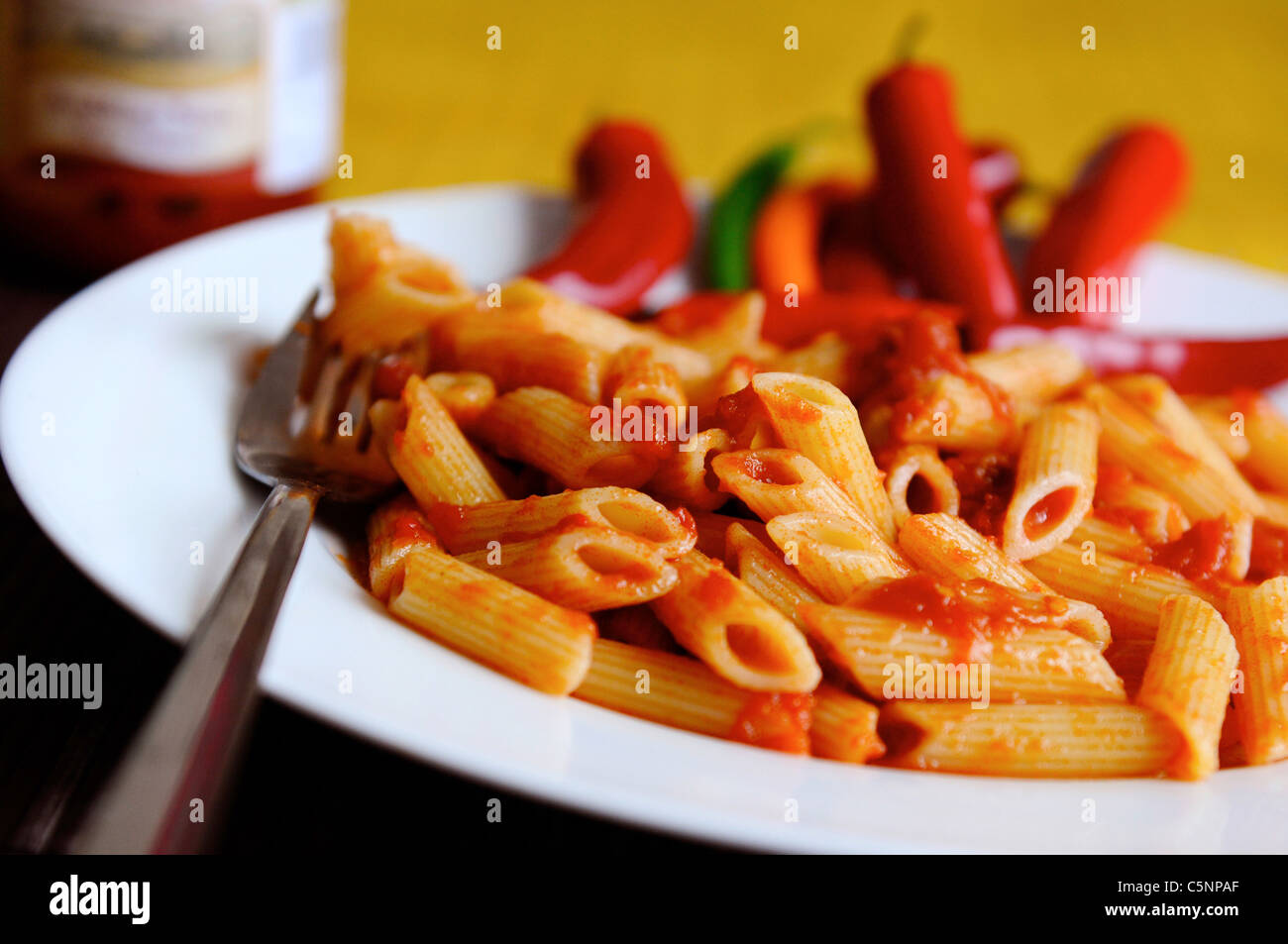 Pasta mit heißen Tomatensauce (Penne Arrabiata) Stockfoto