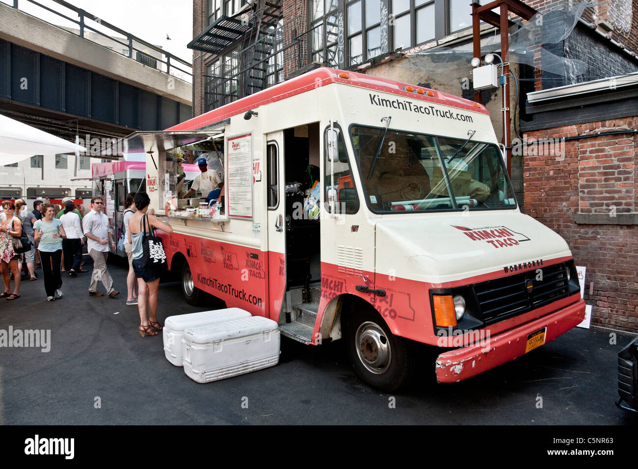Korean BBQ Taco Imbisswagen geparkt im Stadtteil Chelsea Kundenservice unter erhöhten High Line Park Chelsea New York City Stockfoto