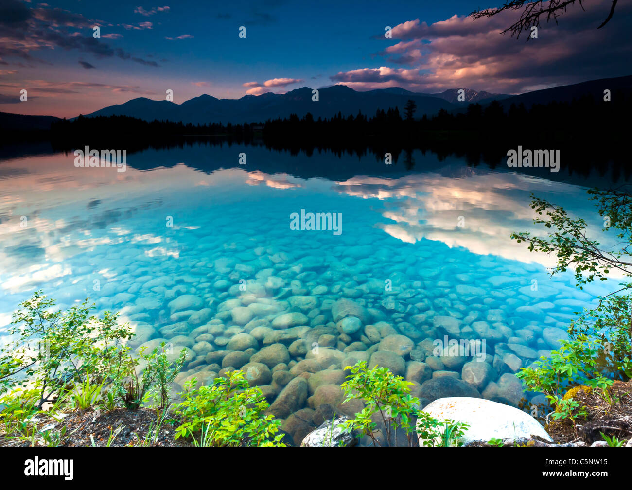 Der schönste See in Jasper Kanada - Lake Beauvert Stockfoto