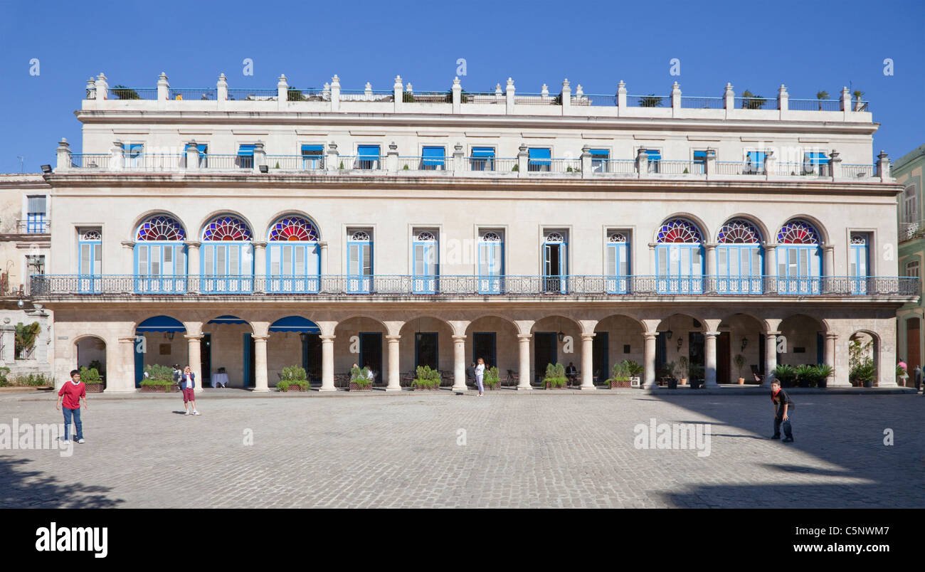 Kuba, Havanna. Hotel Santa Isabel, ehemalige Wohnhaus des Conde de Santovenia. Stockfoto