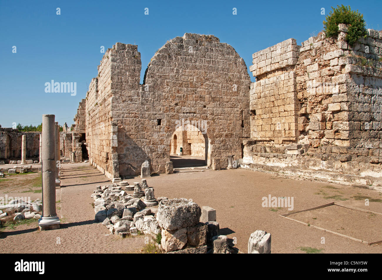 Perga, griechisch Perge, antike Stadt Pamphylien, Antalya, Türkei, 1209 v. Chr., Anbetung der Königin Artemis, Eine rein anatolische Naturgöttin, Stockfoto