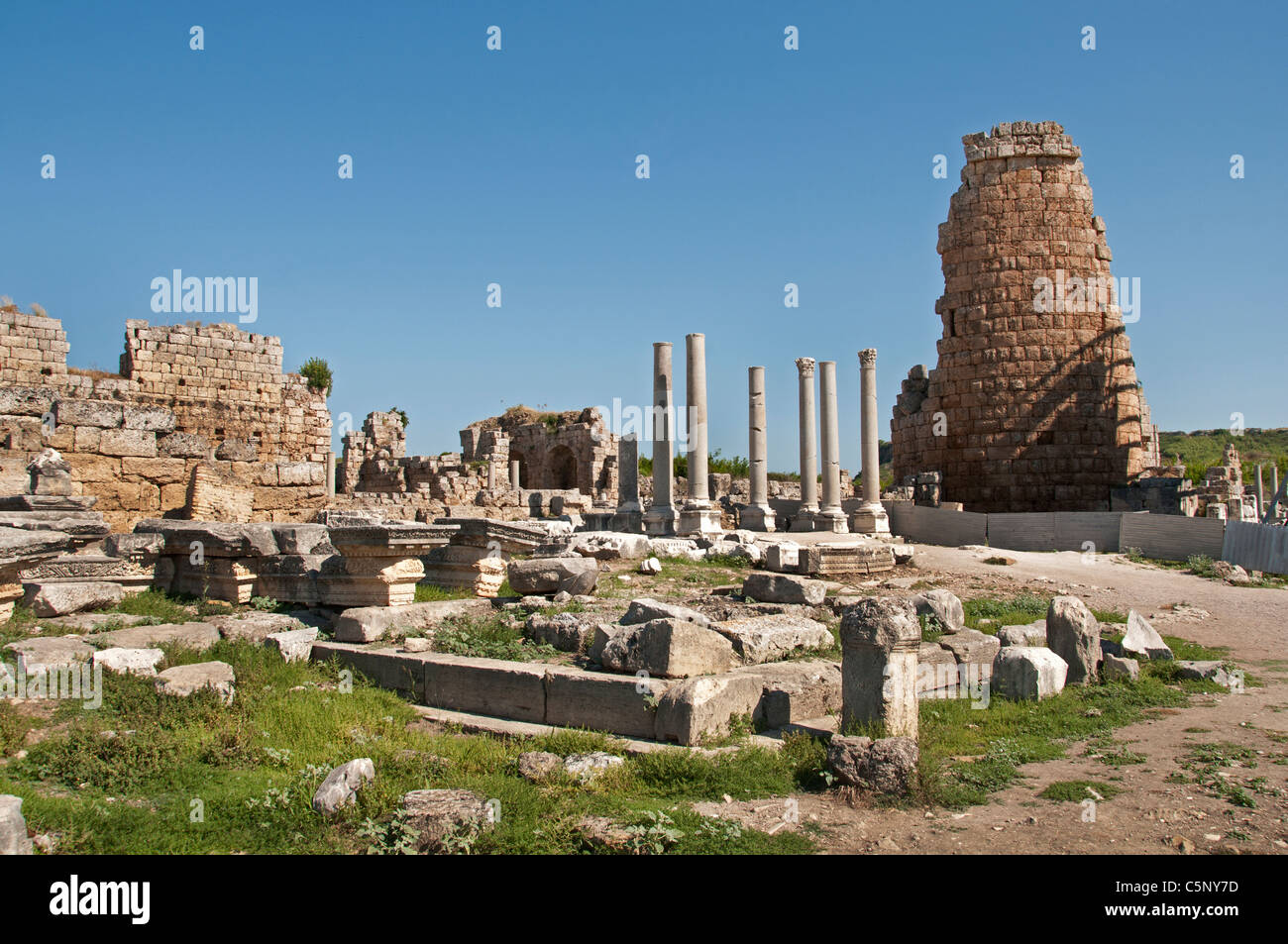 Perga, griechisch Perge, antike Stadt Pamphylien, Antalya, Türkei, 1209 v. Chr., Anbetung der Königin Artemis, Eine rein anatolische Naturgöttin, Stockfoto