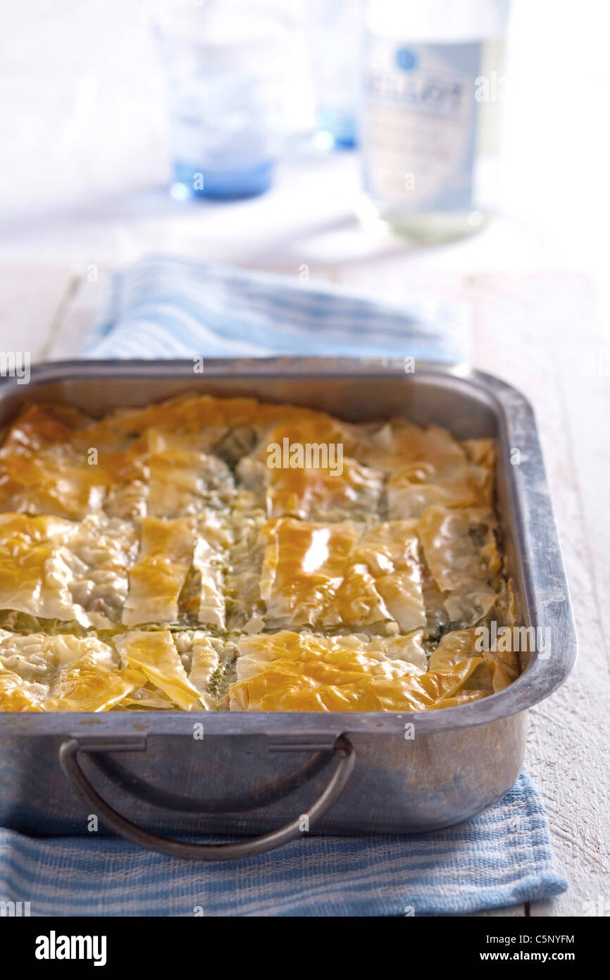 Griechischen Quiche mit Schafskäse und Spinat Stockfoto