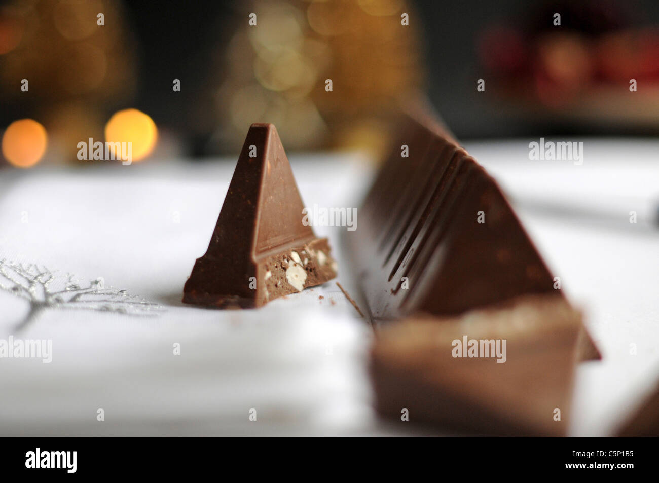 Schweizer Schokolade mit Mandeln Stockfoto